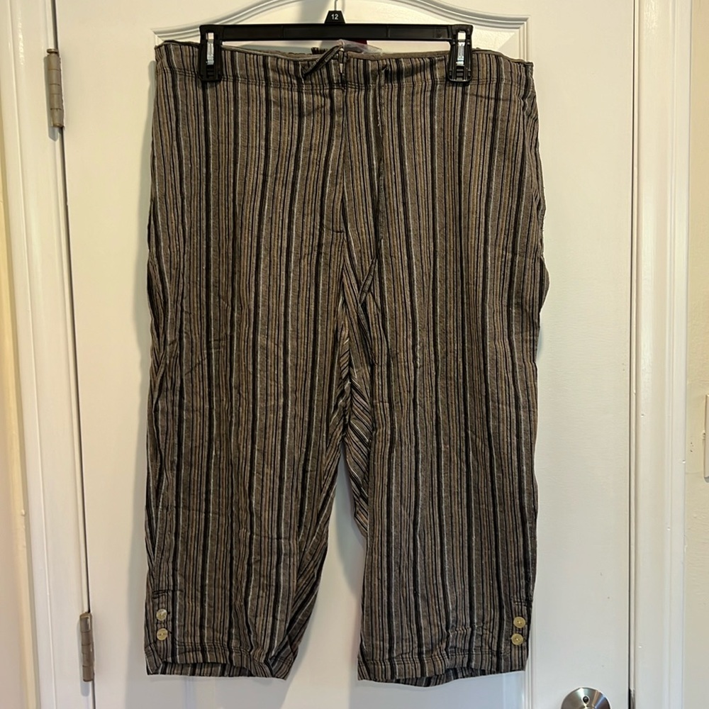 Avenue Capris